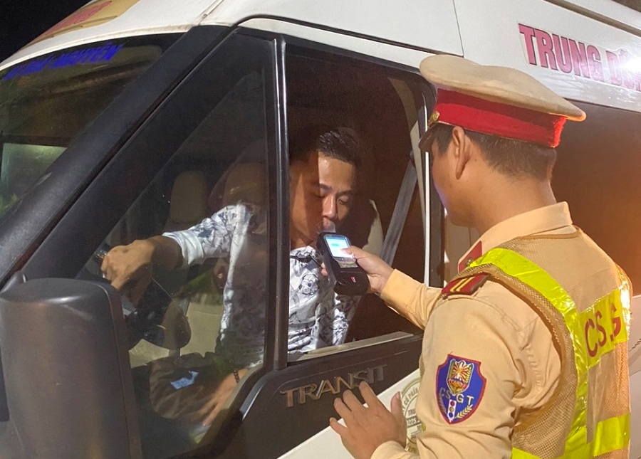 Công an huyện Kiến Thụy tăng cường kiểm tra, xử lý vi phạm nồng độ cồn